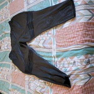 Polyester / spandex leggings